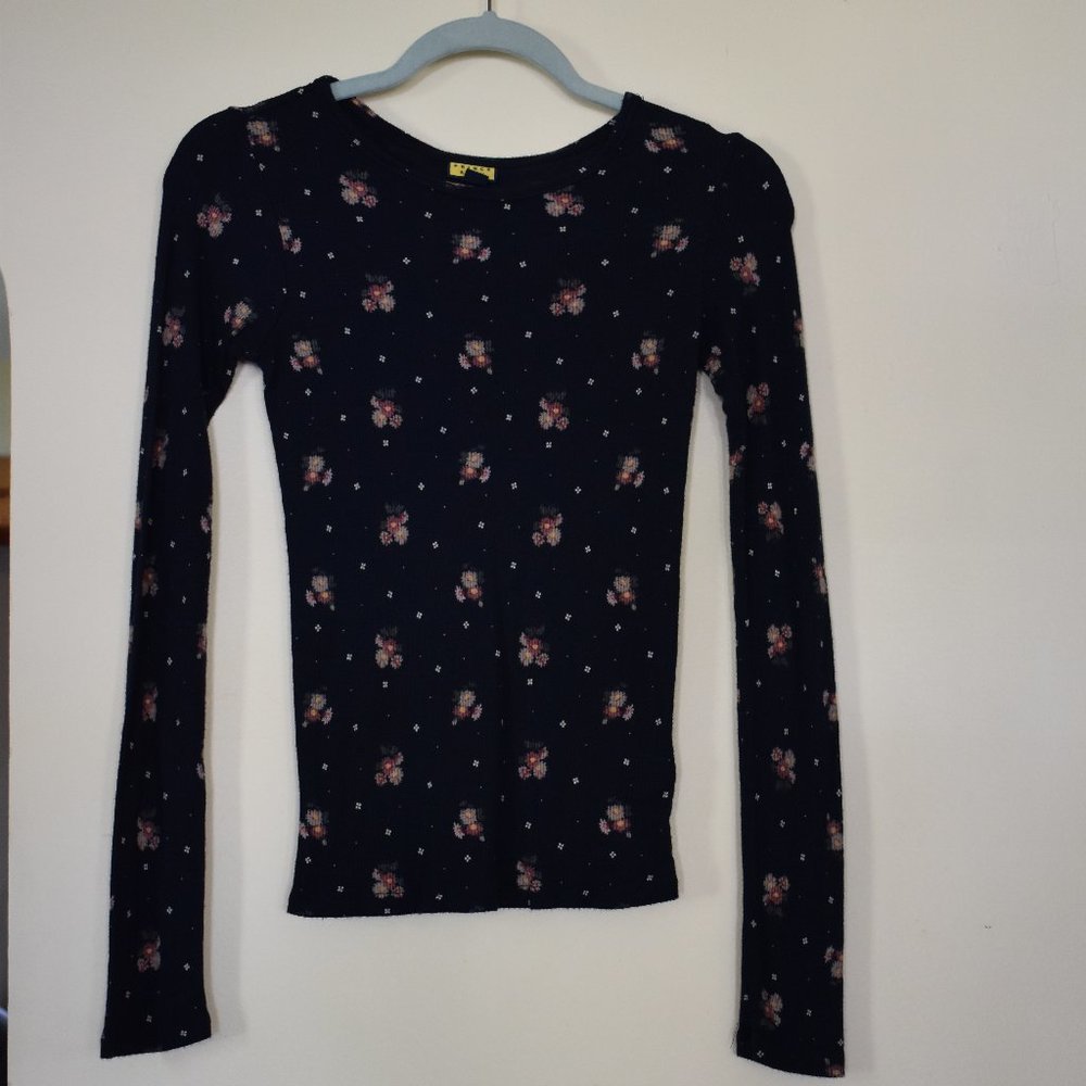 Ribbed Floral Long-sleeve